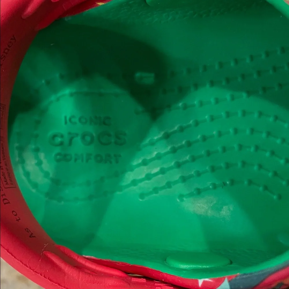 CROCS Disney Infants Holiday Christmas Festive Red Green Clogs Size C6 Sandals